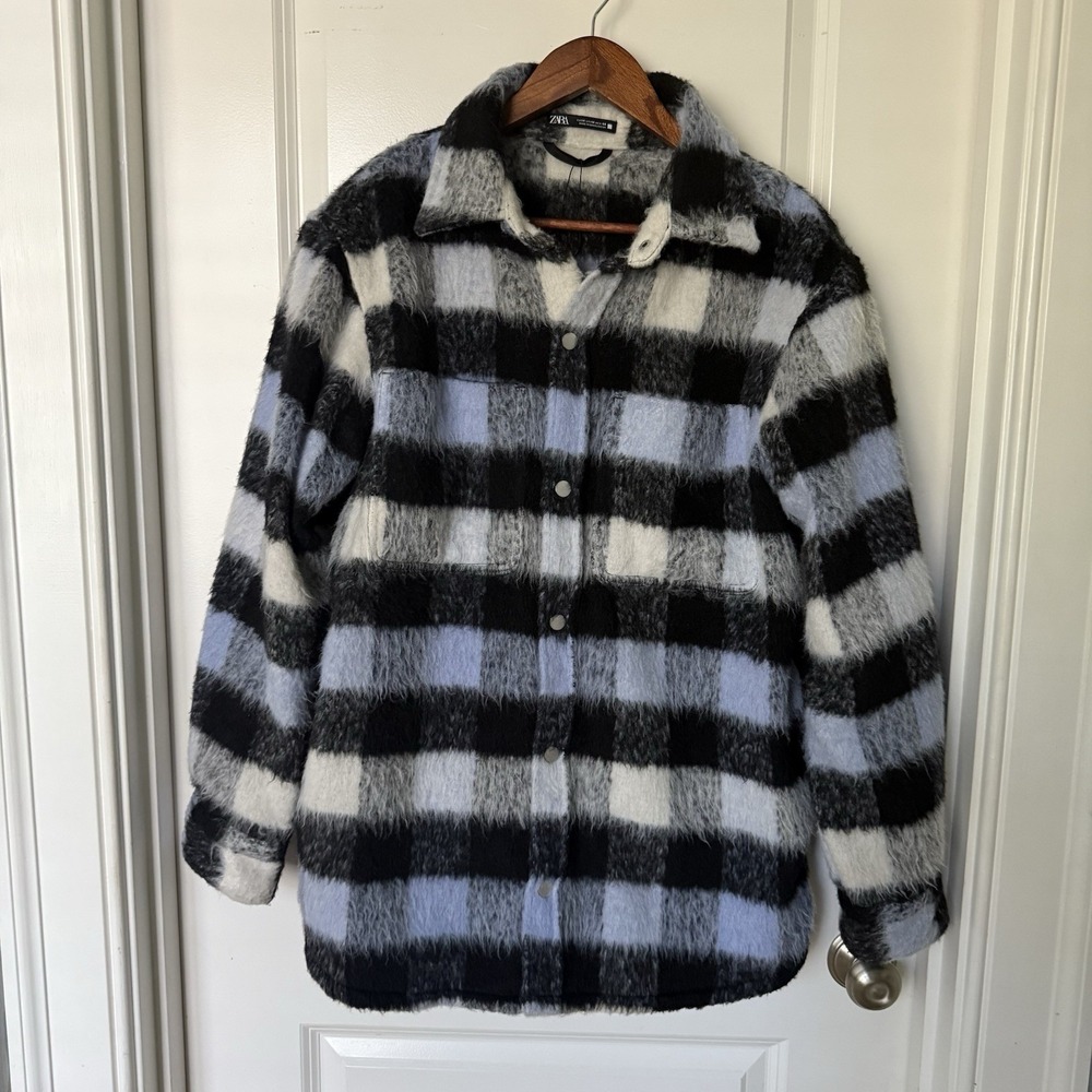 NWOT ZARA Plaid Fuzzy Shirt Jacket Oversized Blue Black White Button - Picture 1 of 7